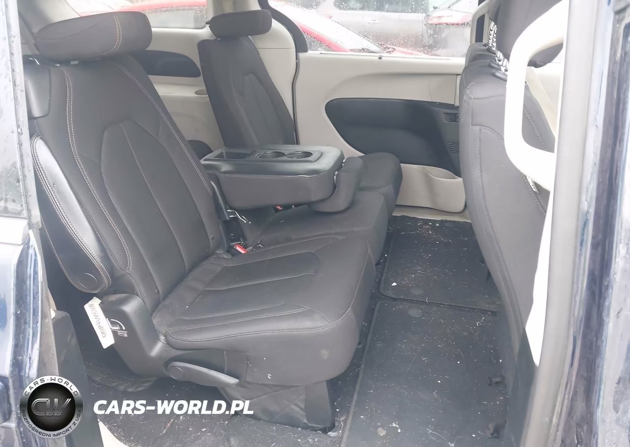 2018 Chrysler Pacifica Touring Plus VIN:2C4RC1FGXJR212226 - 8