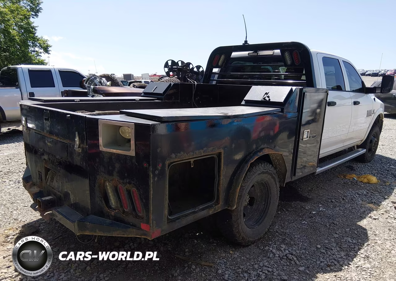 2018 Ram 3500 Chassis Tradesman-Slt-Laramie VIN:3C7WRTCL6JG286962 - 4