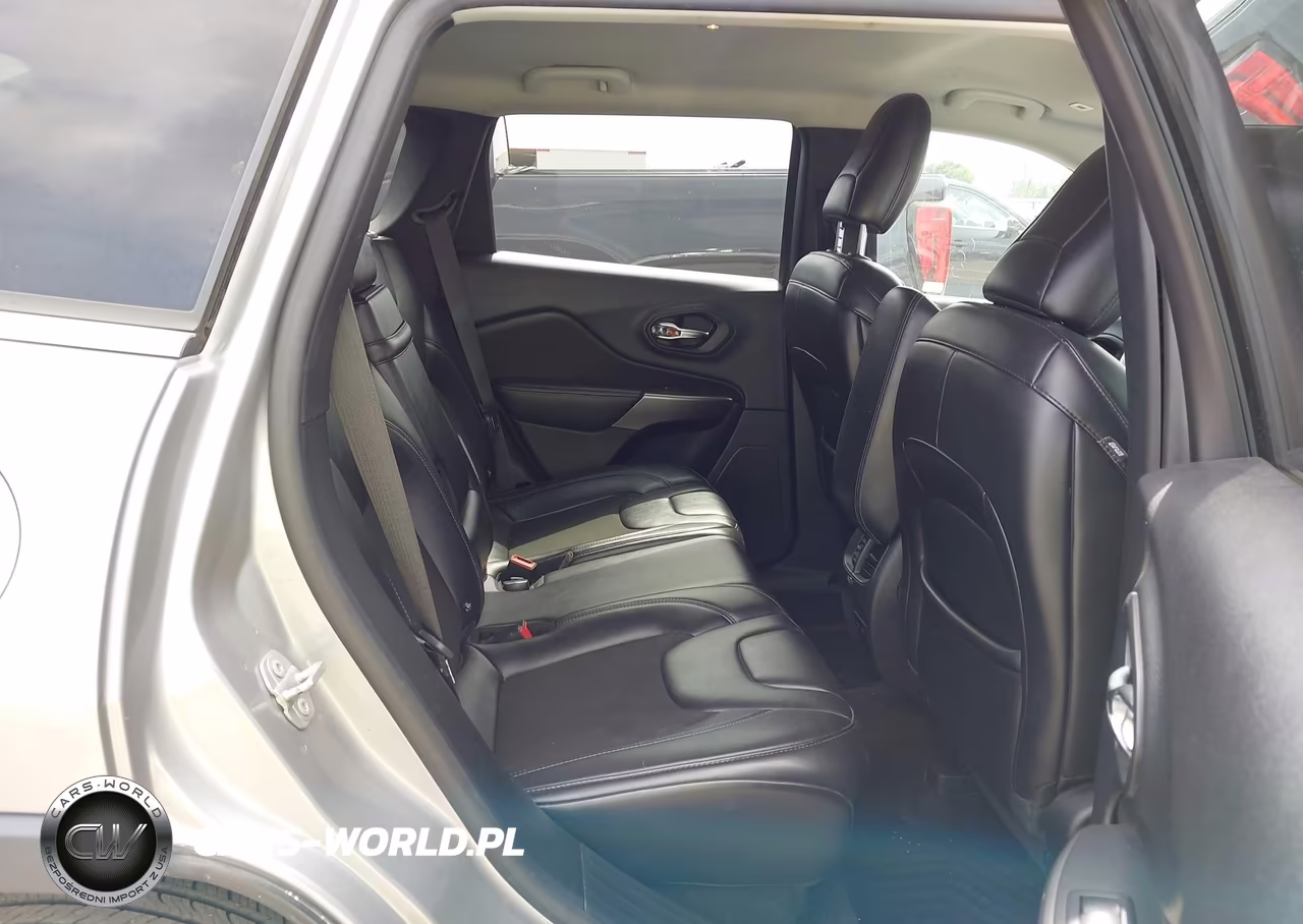 2019 Jeep Cherokee Latitude Plus Fwd VIN:1C4PJLLB6KD154749 - 8