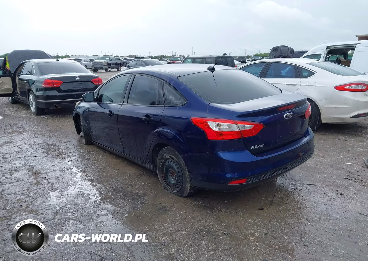 2012 Ford Focus S VIN:1FAHP3E28CL153602 - 3