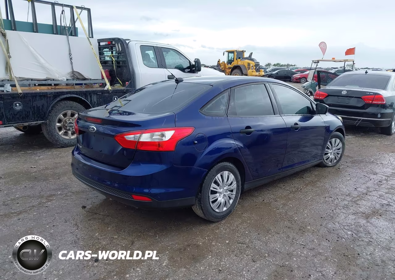 2012 Ford Focus S VIN:1FAHP3E28CL153602 - 4