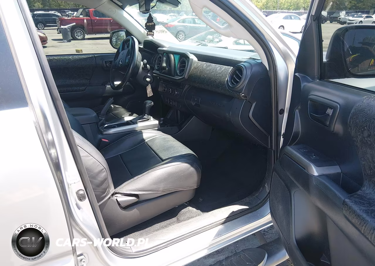 2018 Toyota Tacoma Sr5 V6 VIN:3TMAZ5CN3JM066992 - 5