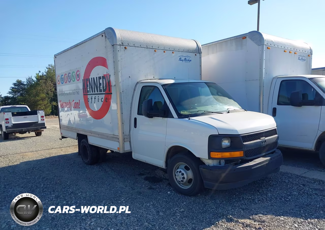 2017 Chevrolet Express Cutaway Work Van – zdjęcie 1 z 17