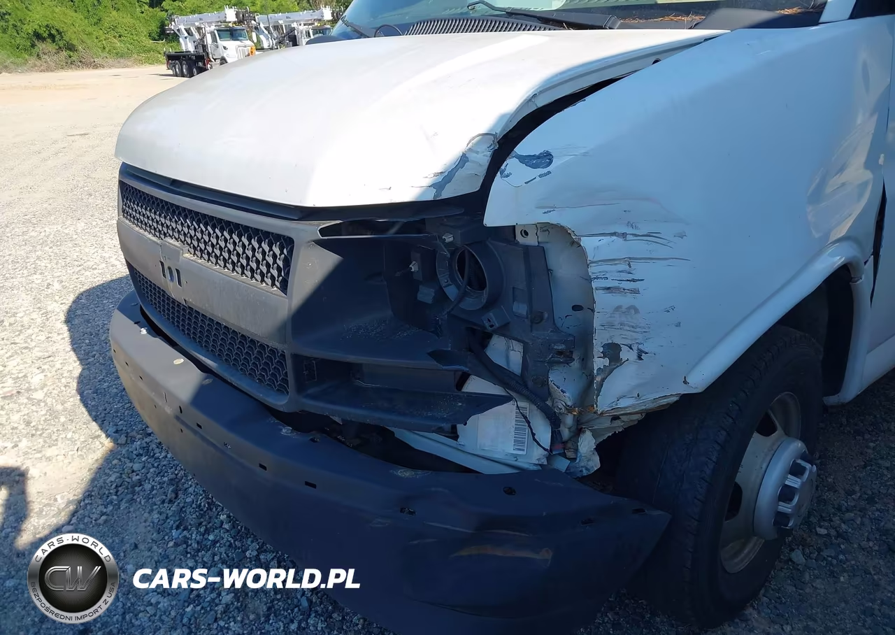2017 Chevrolet Express Cutaway Work Van VIN:1GB3GRCG3H1101145 - 11