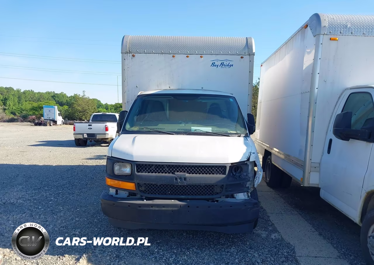 2017 Chevrolet Express Cutaway Work Van VIN:1GB3GRCG3H1101145 - 12