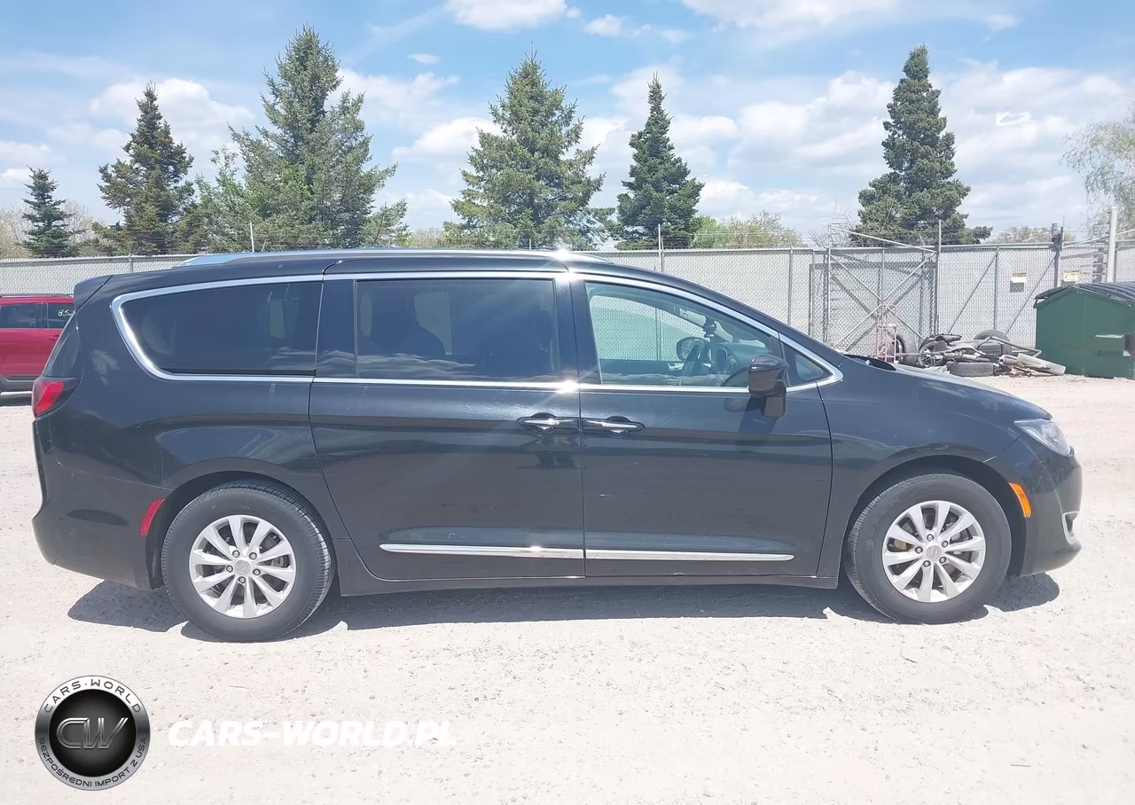 2019 Chrysler Pacifica Touring L VIN:2C4RC1BG1KR651550 - 13