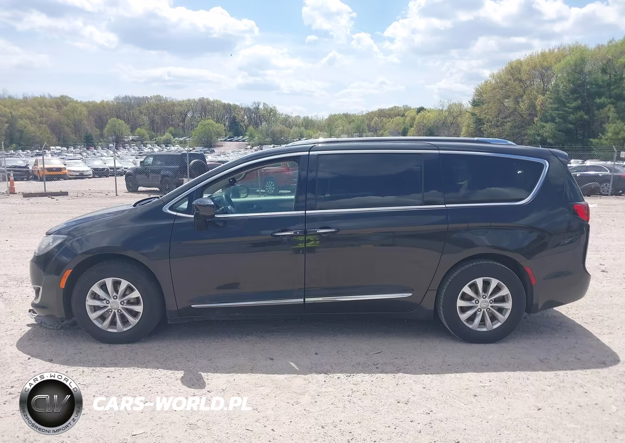 2019 Chrysler Pacifica Touring L VIN:2C4RC1BG1KR651550 - 14