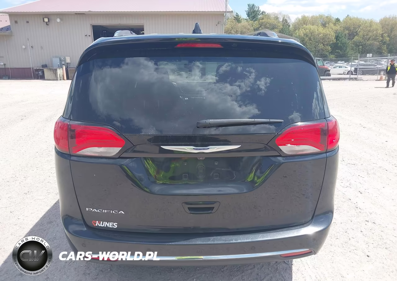 2019 Chrysler Pacifica Touring L VIN:2C4RC1BG1KR651550 - 16