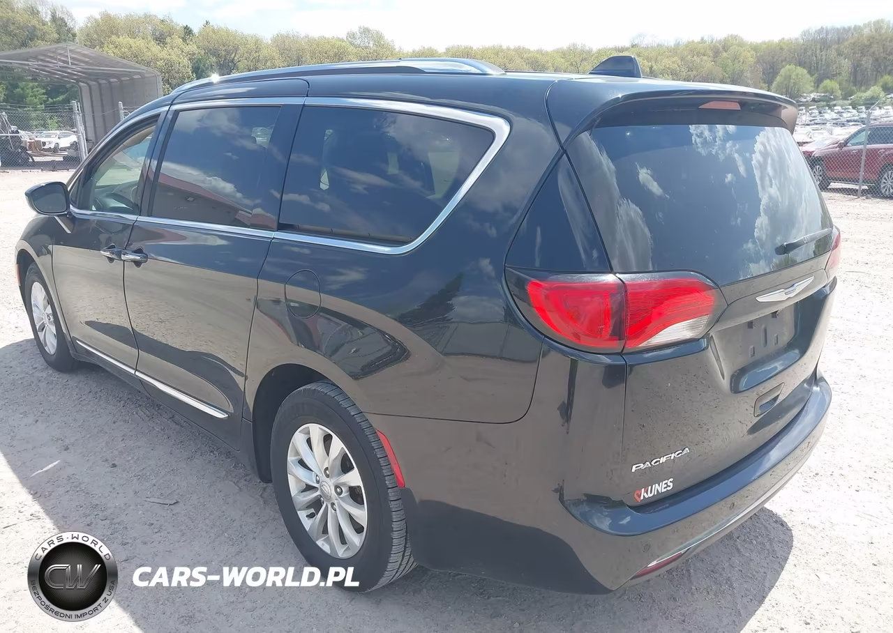 2019 Chrysler Pacifica Touring L VIN:2C4RC1BG1KR651550 - 3
