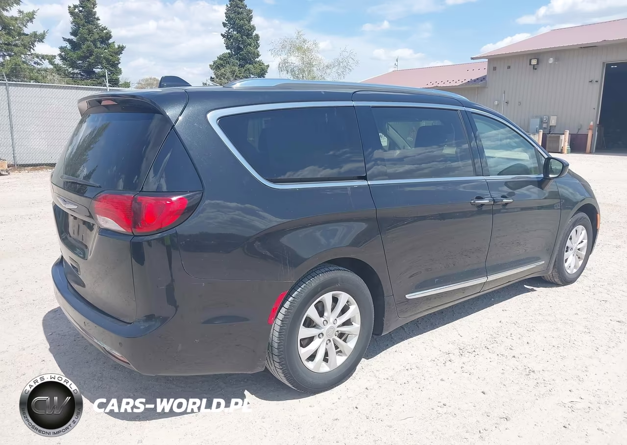 2019 Chrysler Pacifica Touring L VIN:2C4RC1BG1KR651550 - 4
