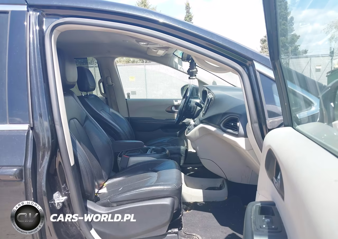 2019 Chrysler Pacifica Touring L VIN:2C4RC1BG1KR651550 - 5