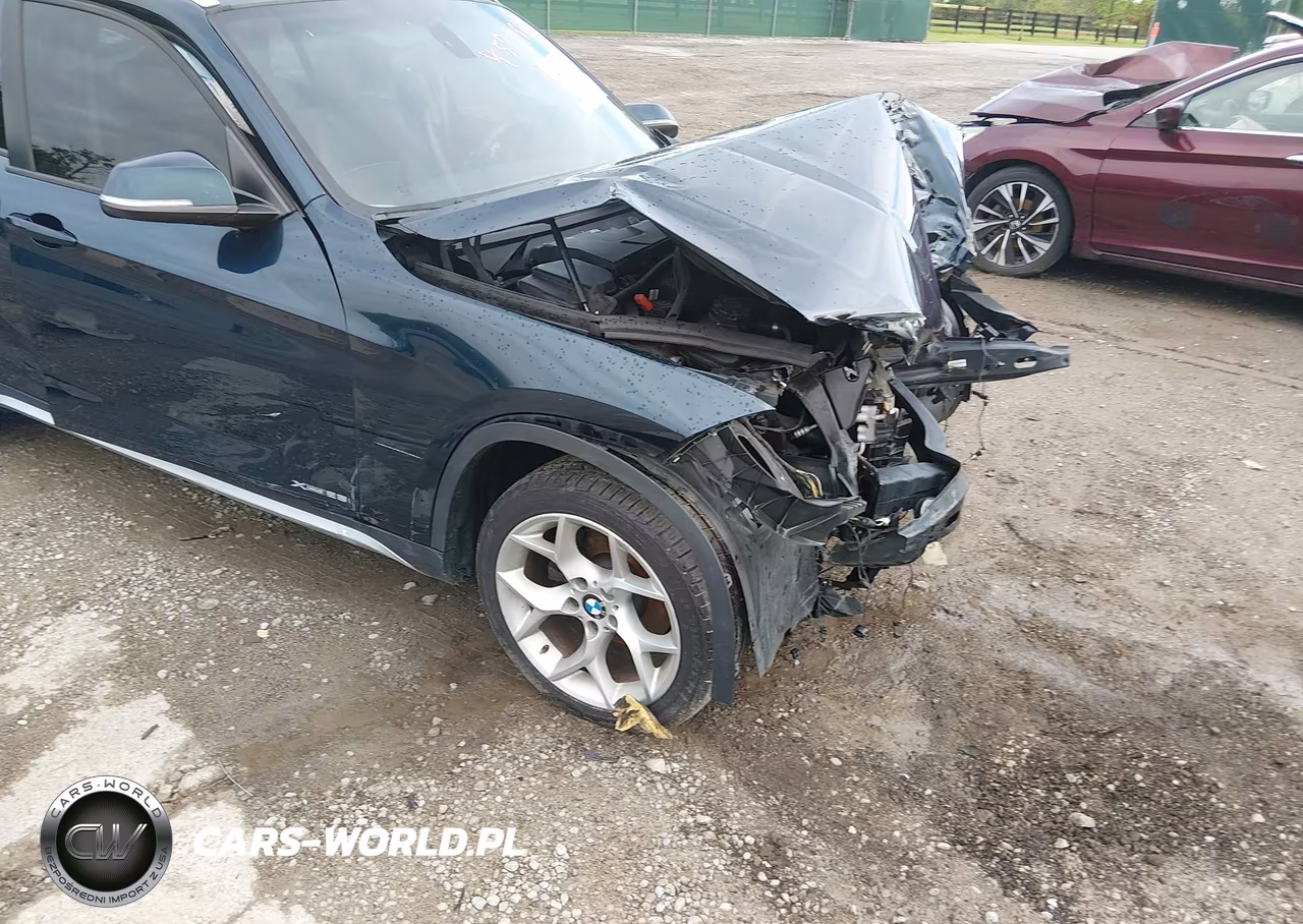 2014 BMW X1 xDrive28I VIN:WBAVL1C55EVY23105 - 12