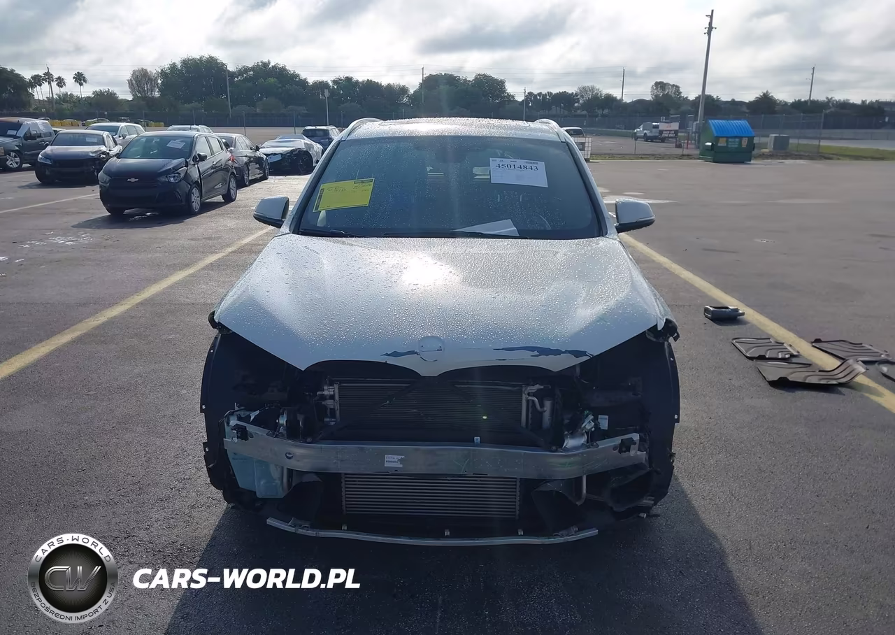 2018 BMW X1 xDrive28I VIN:WBXHT3C32J5L30618 - 12