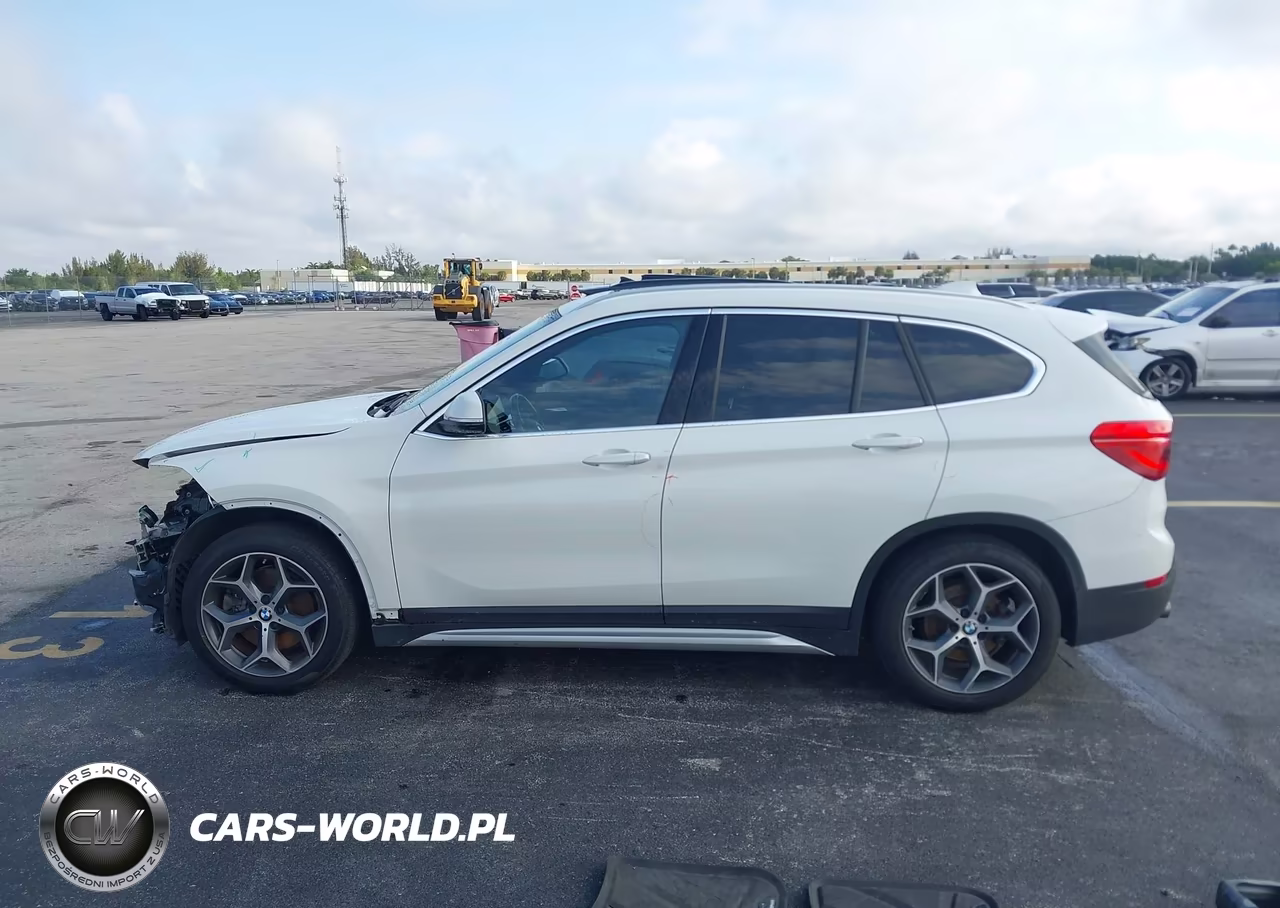 2018 BMW X1 xDrive28I VIN:WBXHT3C32J5L30618 - 14