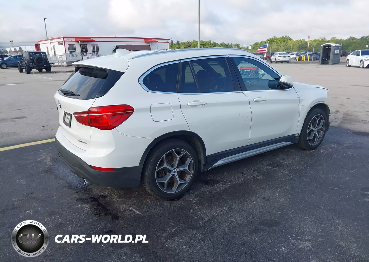 2018 BMW X1 xDrive28I VIN:WBXHT3C32J5L30618 - 4