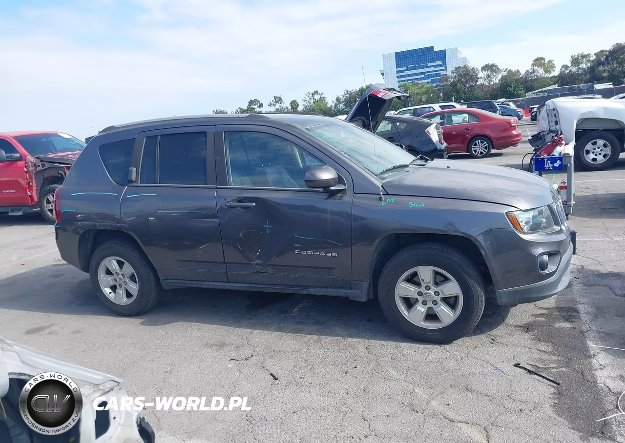 2016 Jeep Compass Latitude VIN:1C4NJCEA3GD666438 - 13
