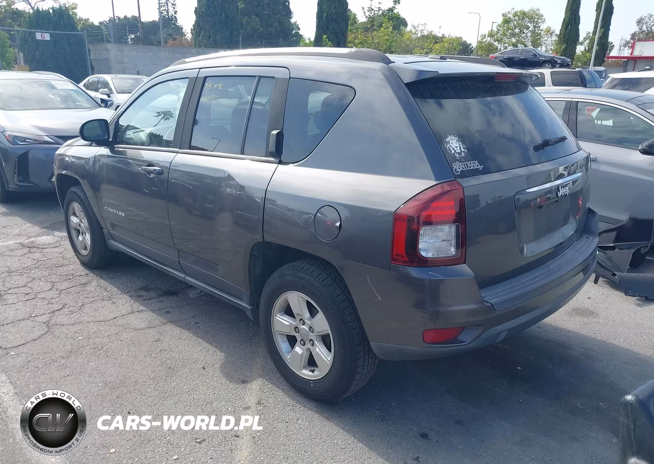 2016 Jeep Compass Latitude VIN:1C4NJCEA3GD666438 - 3