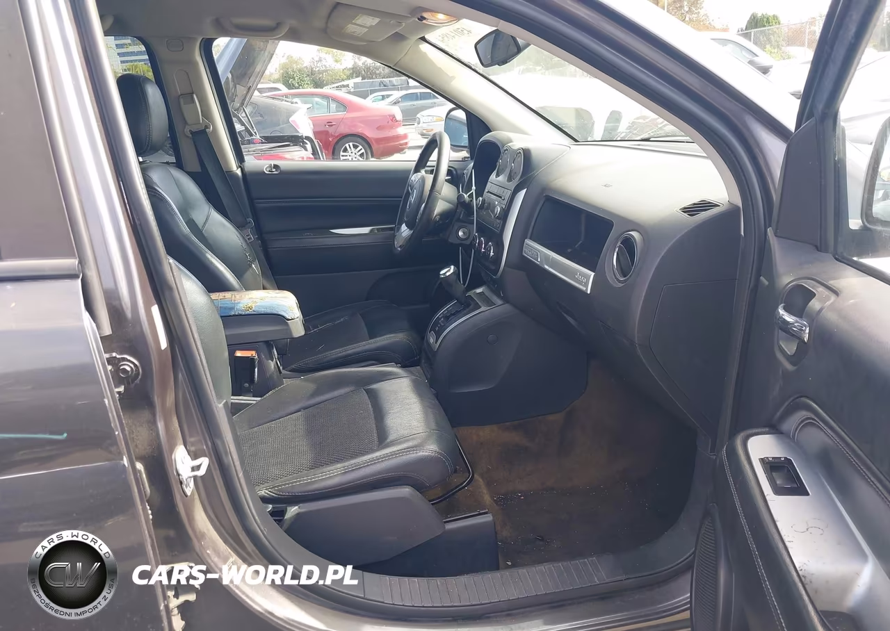 2016 Jeep Compass Latitude VIN:1C4NJCEA3GD666438 - 5