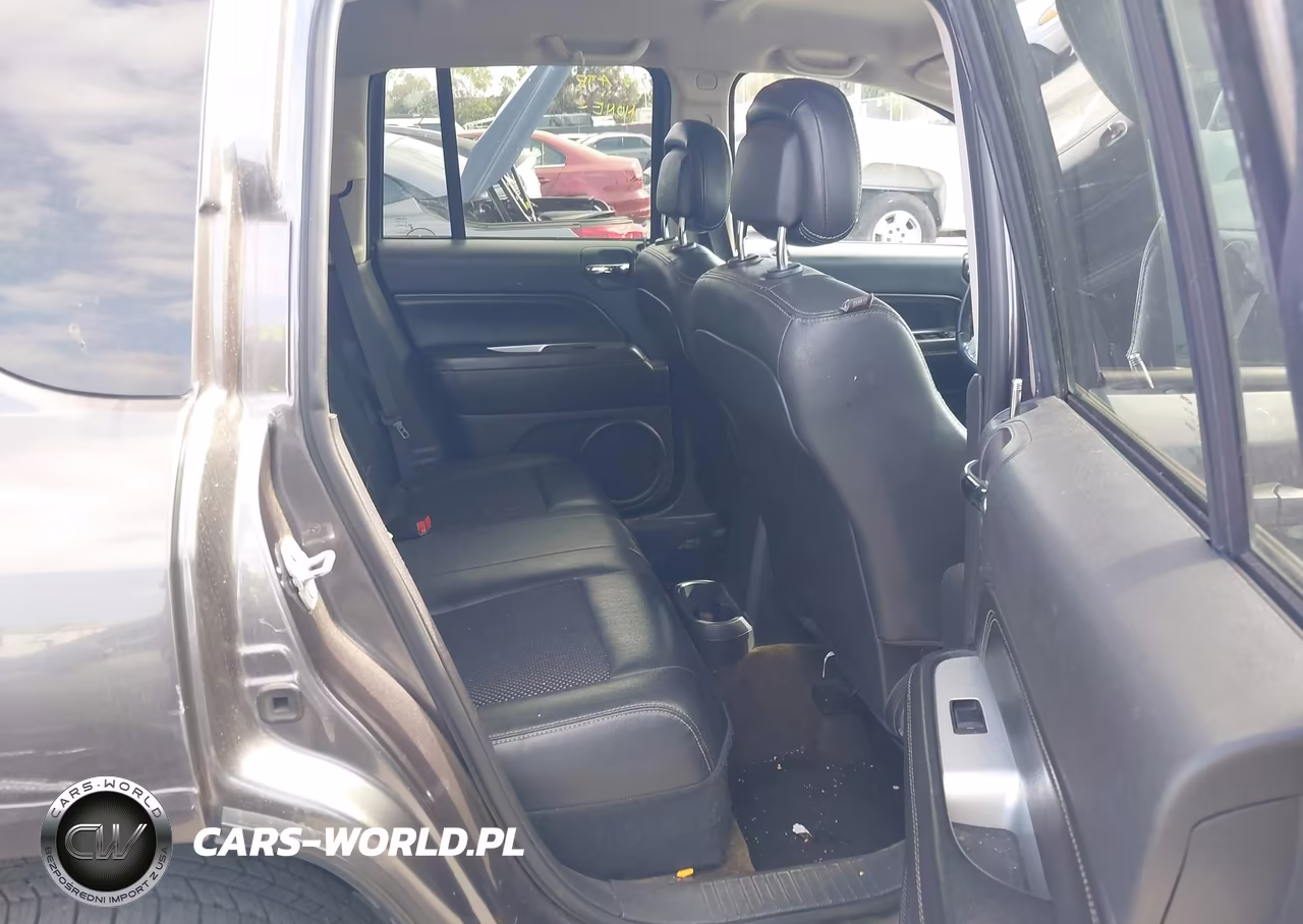 2016 Jeep Compass Latitude VIN:1C4NJCEA3GD666438 - 8