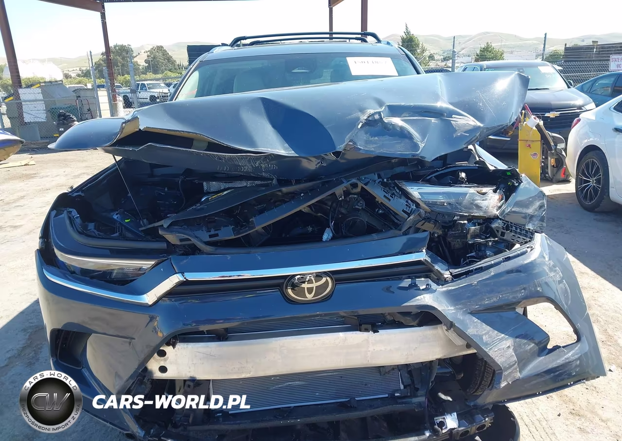 2025 Toyota Grand Highlander Xle VIN:5TDAAAB50SS077645 - 13