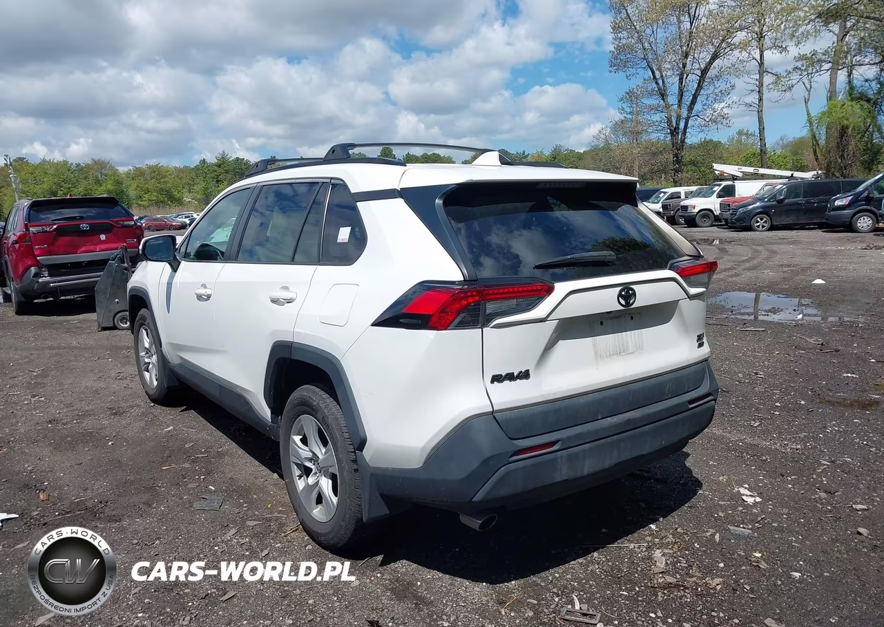 2021 Toyota Rav4 Xle VIN:2T3P1RFV2MC232072 - 3
