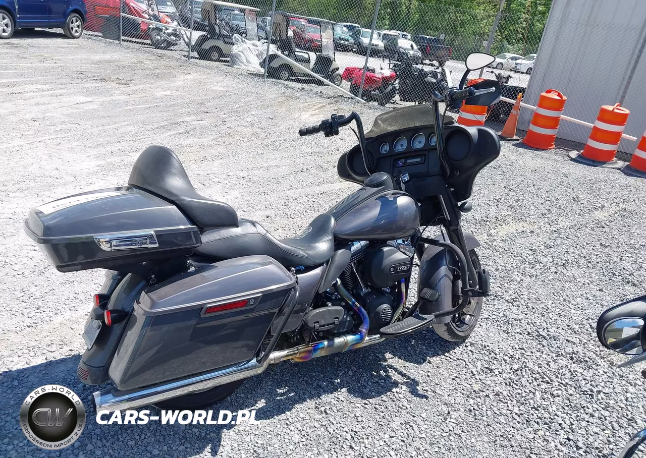 2014 Harley-Davidson Flhx Street Glide VIN:1HD1KBM10EB702083 - 12