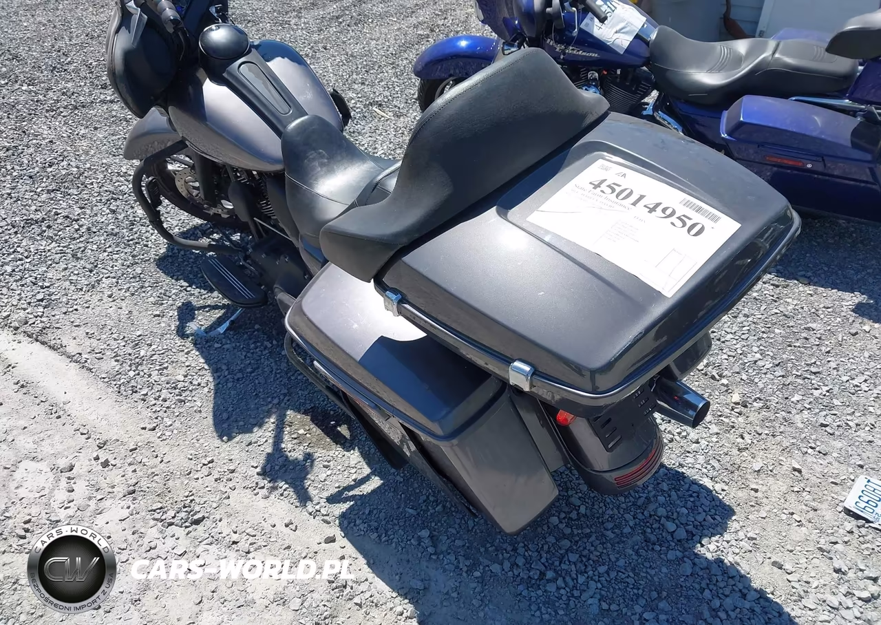 2014 Harley-Davidson Flhx Street Glide VIN:1HD1KBM10EB702083 - 3