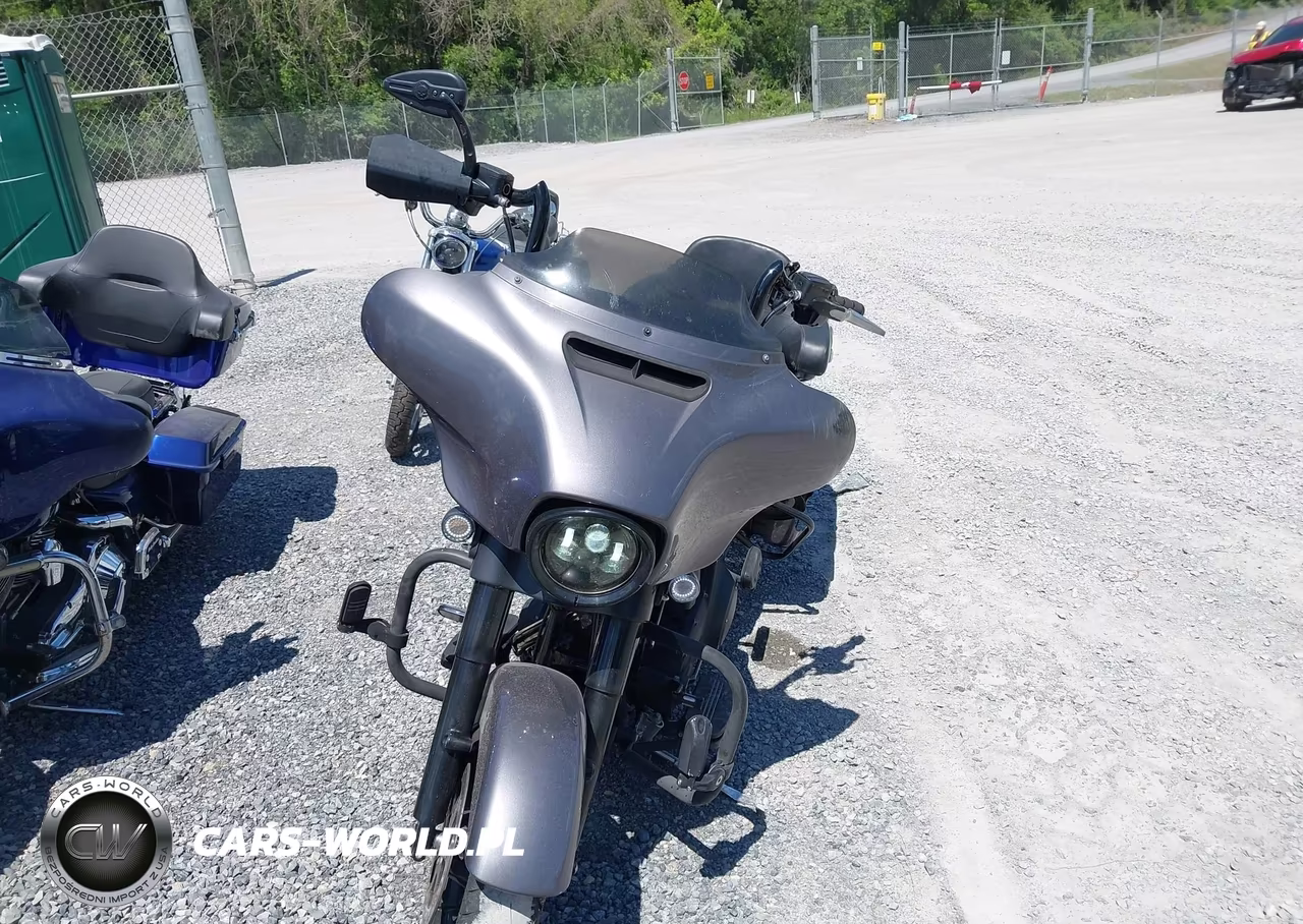 2014 Harley-Davidson Flhx Street Glide VIN:1HD1KBM10EB702083 - 5