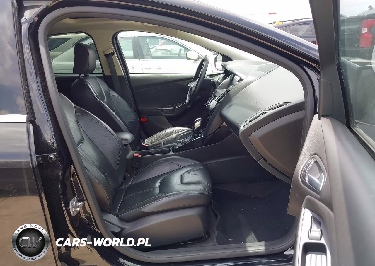 2016 Ford Focus Titanium VIN:1FADP3J28GL237168 - 5