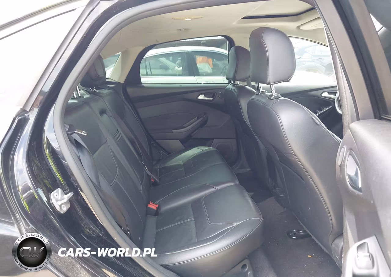 2016 Ford Focus Titanium VIN:1FADP3J28GL237168 - 8