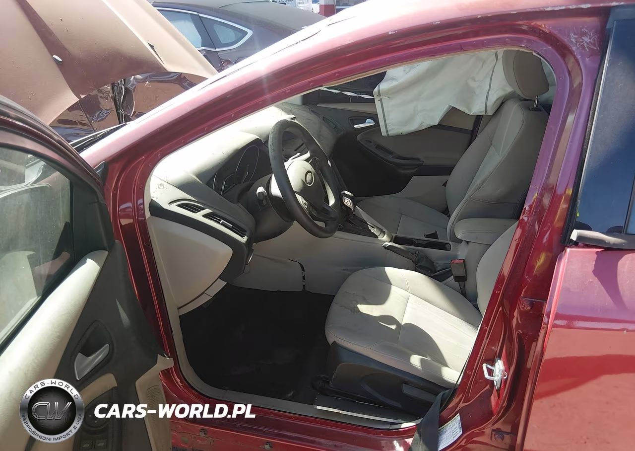 2015 Ford Focus Se VIN:1FADP3F2XFL211128 - 5