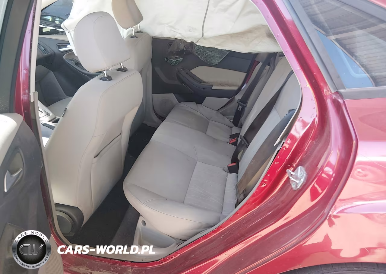 2015 Ford Focus Se VIN:1FADP3F2XFL211128 - 8