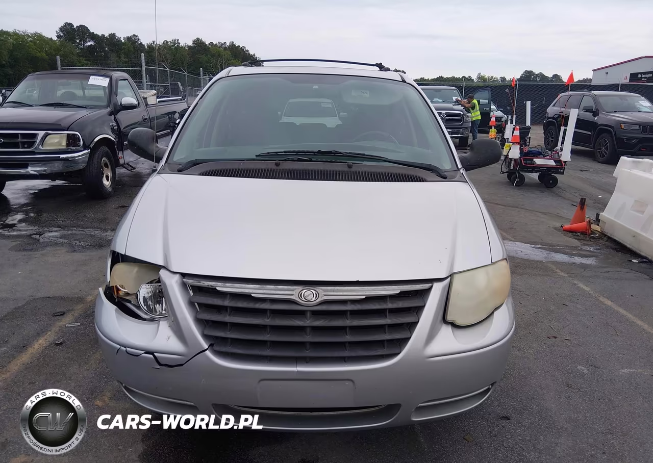 2005 Chrysler Town & Country Touring VIN:2C8GP54L95R541670 - 12