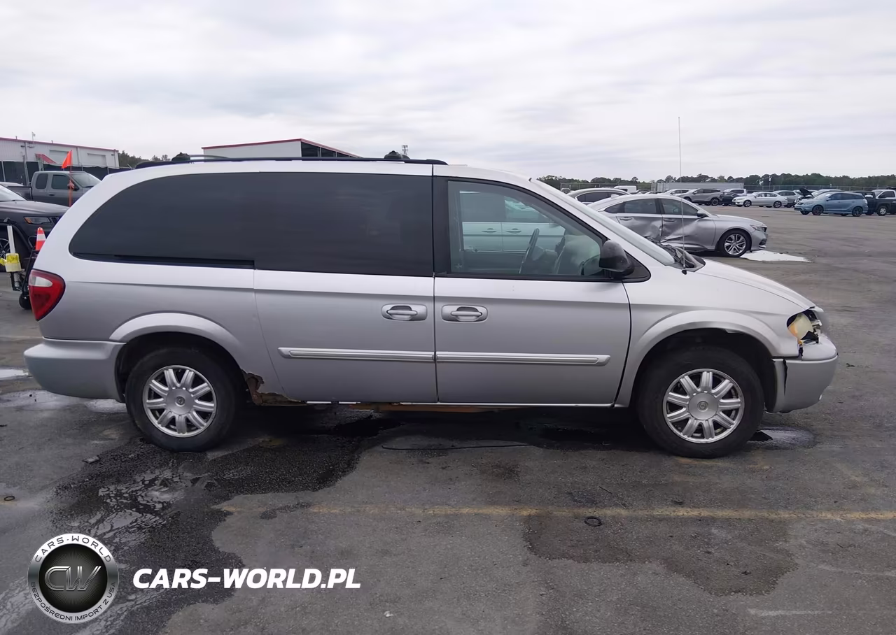 2005 Chrysler Town & Country Touring VIN:2C8GP54L95R541670 - 13