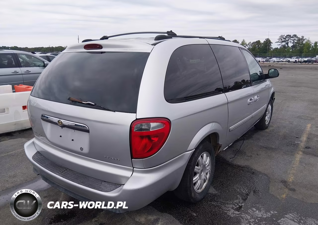 2005 Chrysler Town & Country Touring VIN:2C8GP54L95R541670 - 4