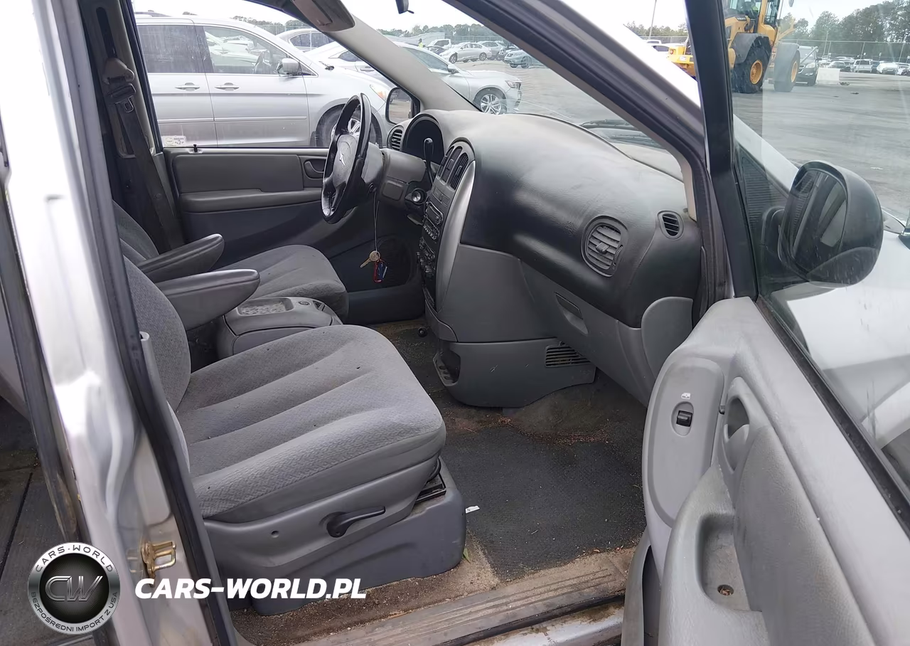 2005 Chrysler Town & Country Touring VIN:2C8GP54L95R541670 - 5