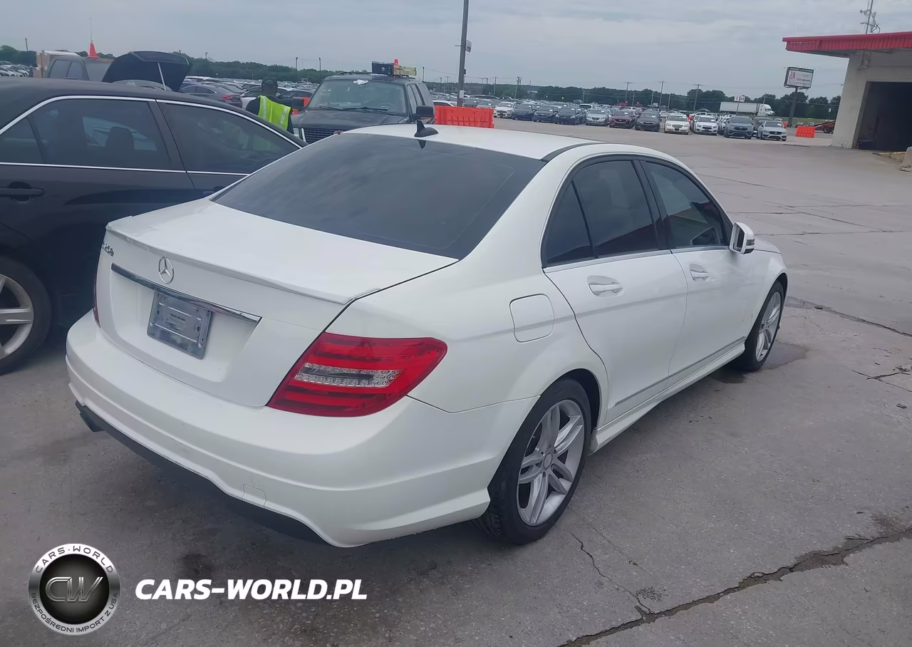 2014 Mercedes-Benz C 250 Sport VIN:WDDGF4HB2EG253030 - 4
