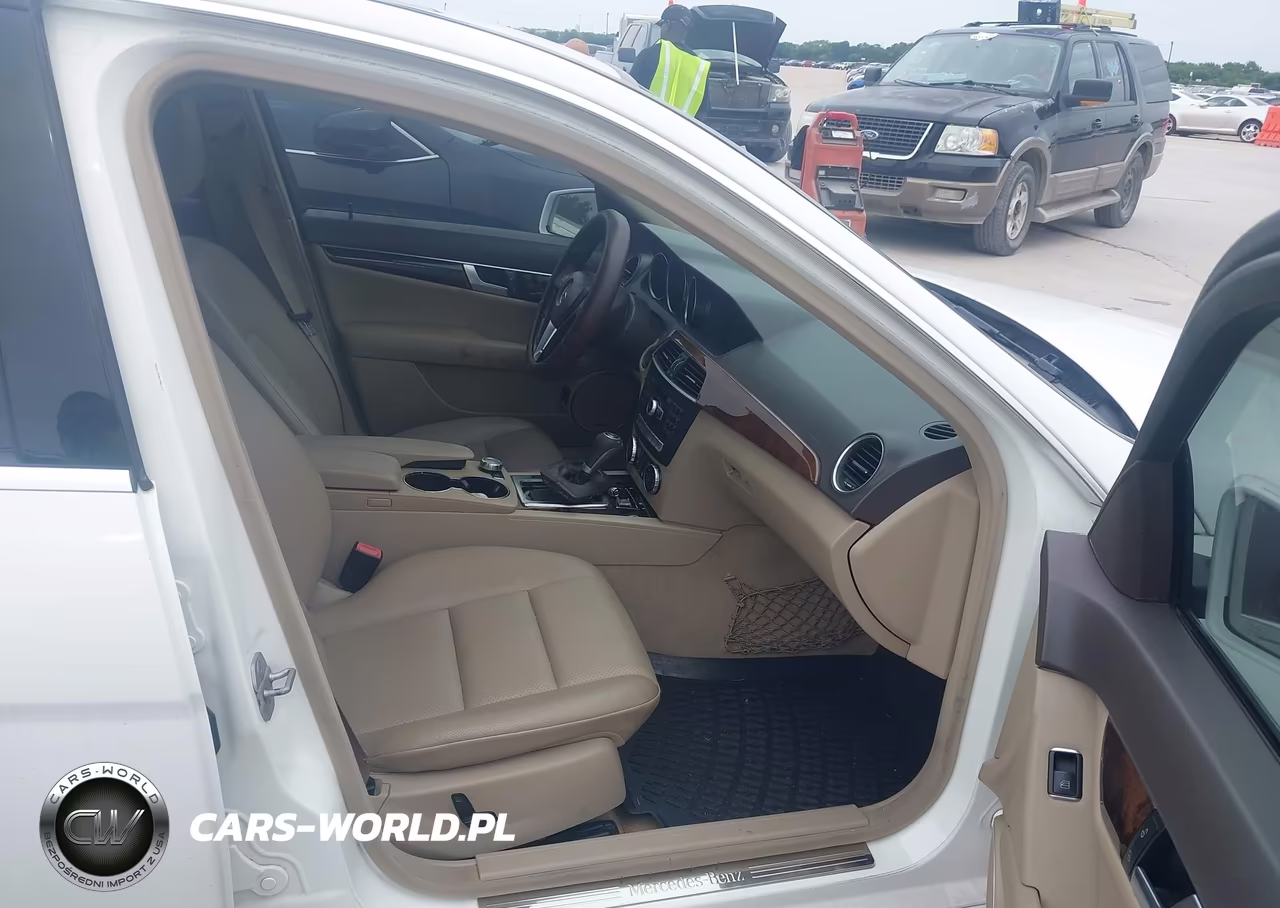 2014 Mercedes-Benz C 250 Sport VIN:WDDGF4HB2EG253030 - 5