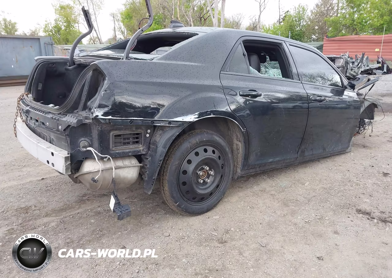 2016 Chrysler 300 VIN:2C3CCAGG1GH296573 - 4