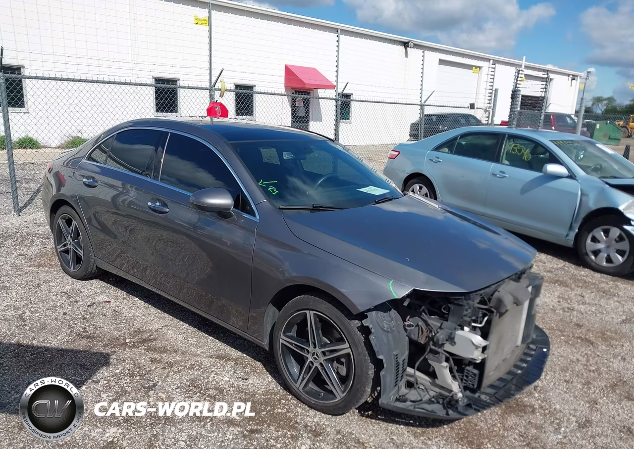 2019 Mercedes-Benz A 220 4Matic – zdjęcie 1 z 17