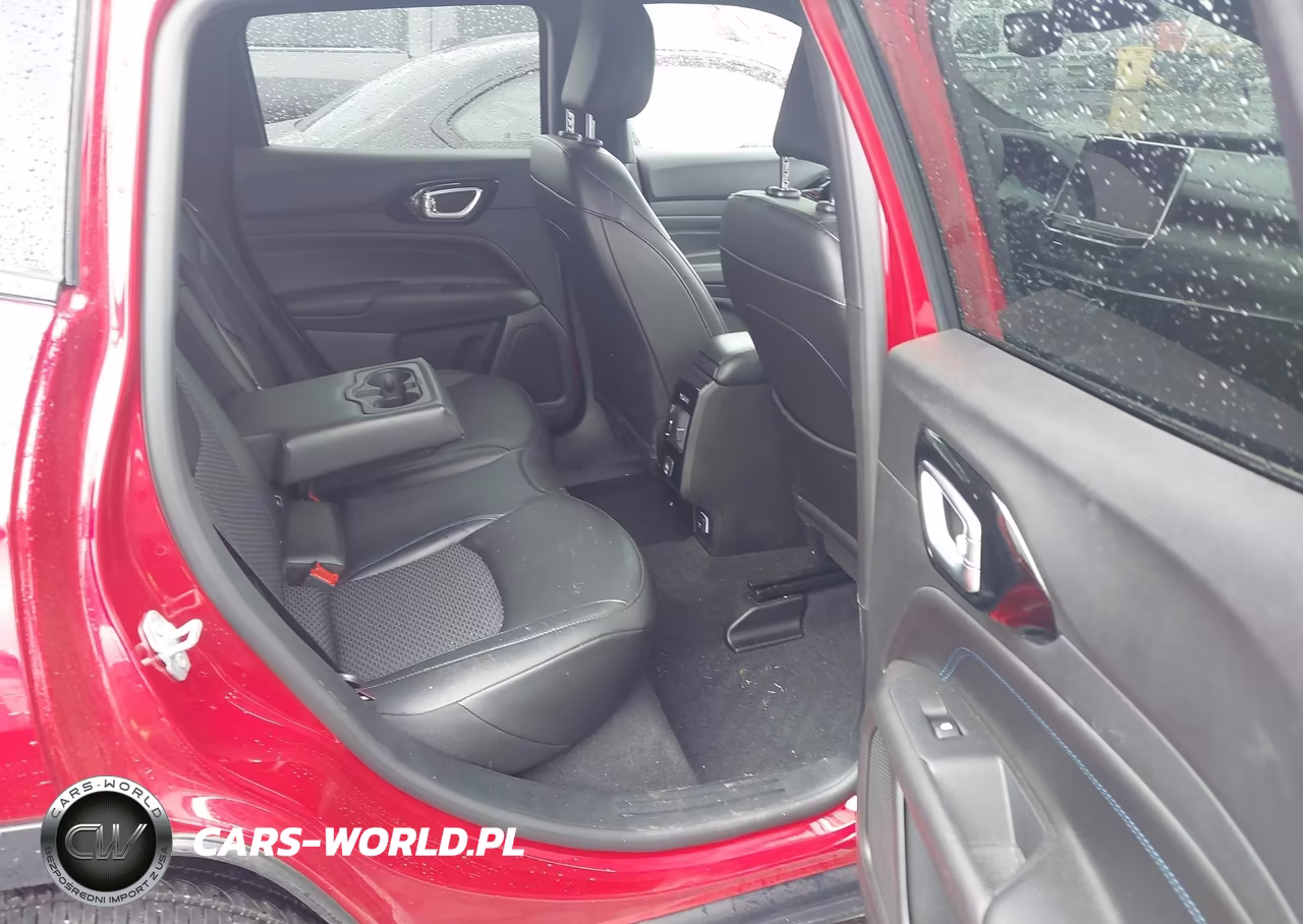 2025 Jeep Compass Latitude 4X4 VIN:3C4NJDBNXST569656 - 8