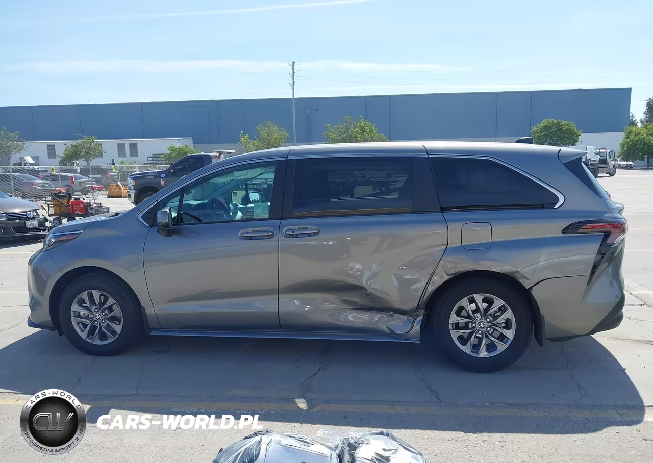 2026 Toyota Sienna Le VIN:5TDKRKECXTS301681 - 14