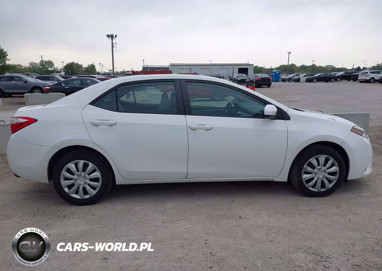 2016 Toyota Corolla Le VIN:5YFBURHE3GP462845 - 12