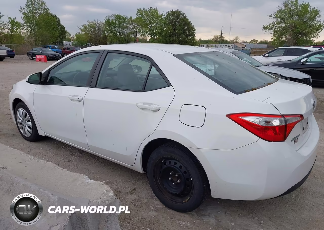 2016 Toyota Corolla Le VIN:5YFBURHE3GP462845 - 3