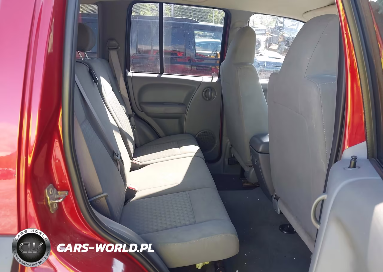 2007 Jeep Liberty Sport VIN:1J4GL48KX7W621380 - 8