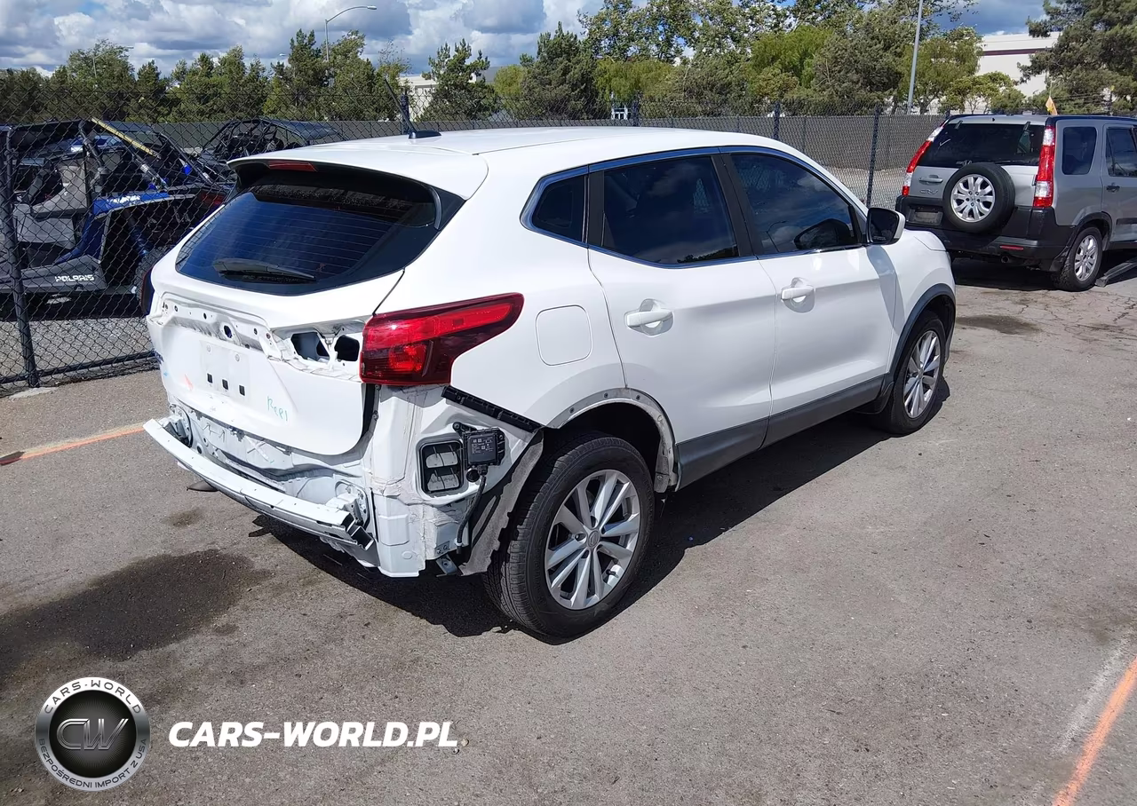 2018 Nissan Rogue Sport S VIN:JN1BJ1CP0JW153399 - 4