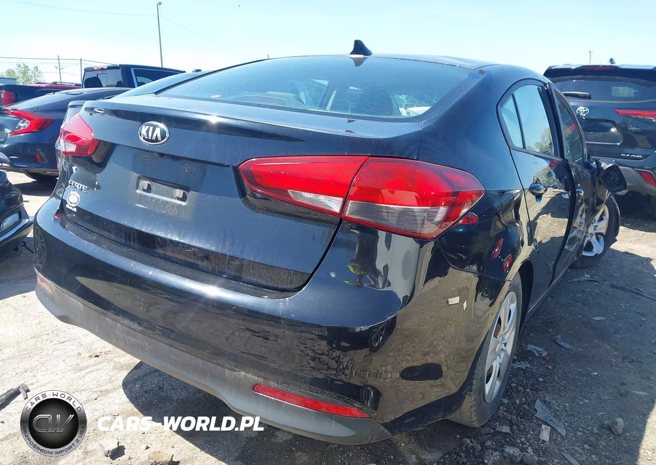 2017 Kia Forte Lx VIN:3KPFL4A7XHE062996 - 4
