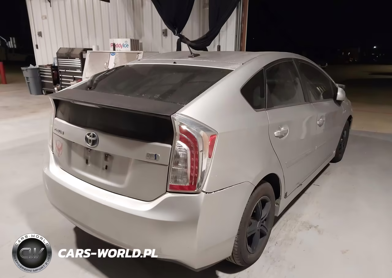 2013 Toyota Prius Three VIN:JTDKN3DU4D5593704 - 4