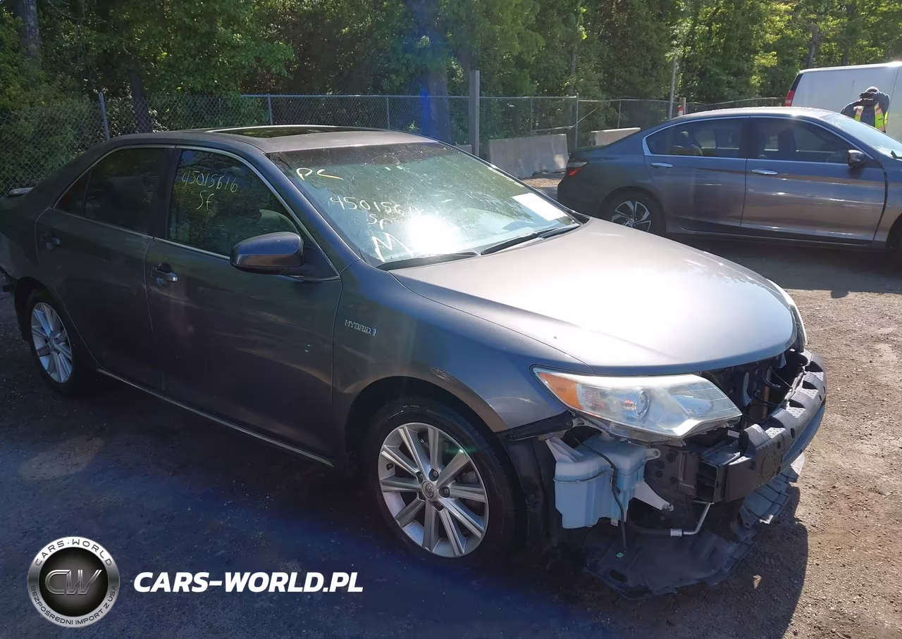 2014 Toyota Camry Hybrid Xle