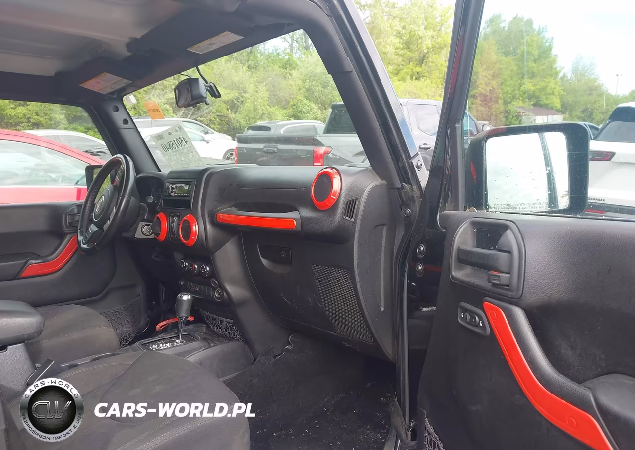 2016 Jeep Wrangler Unlimited Sport VIN:1C4BJWDG2GL141970 - 5
